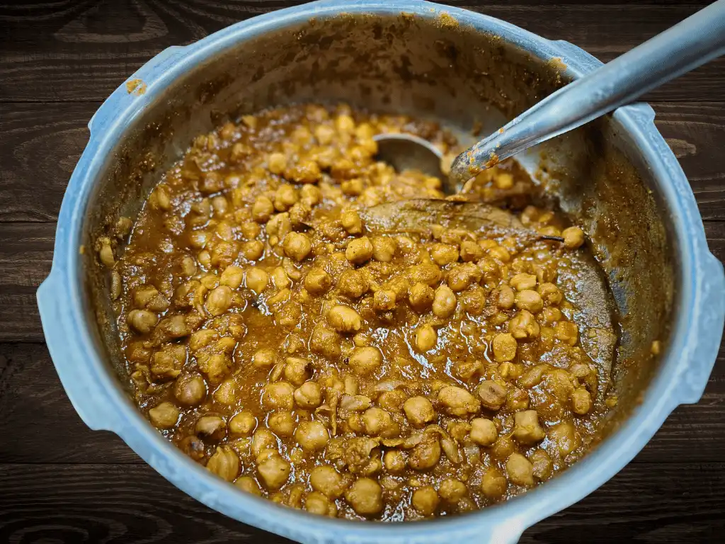7-Step Irresistible Zero-Oil Chhole Recipe | One-Pot Indian Classic Reinvented 1 Zero-Oil Chhole Recipe